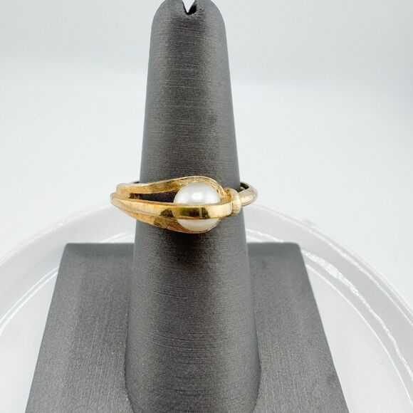 Vintage Gold Tone Faux Pearl Ring Leaf Open Swirl Mid Century Style Elegant - Picture 1 of 9